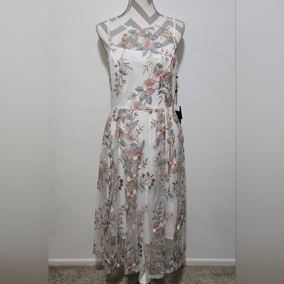 Adrianna Papell Dresses & Skirts - Adrianna Papell Midi Dress Embroidered Floral Mesh Overlay w/ Lining Size 6